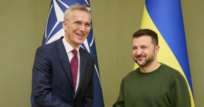 Il segretario della Nato Stoltenberg: “L’Ucraina sia libera di usare le armi degli alleati contro Mosca”
