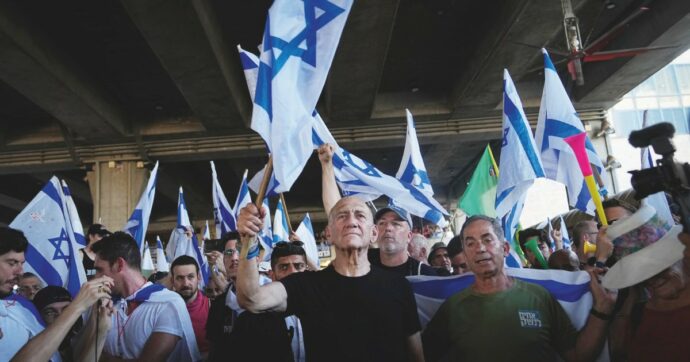 L’ex premier israeliano Olmert: “Crimini in Cisgiordania”