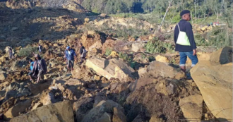 Copertina di La frana in Papua Nuova Guinea è una strage: “Più di 2.000 persone sono state sepolte vive”