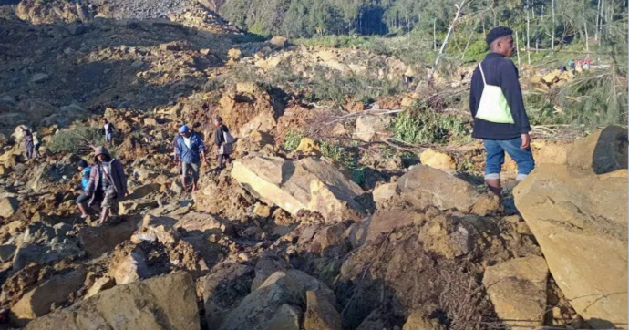 La frana in Papua Nuova Guinea è una strage: “Più di 2.000 persone sono state sepolte vive”