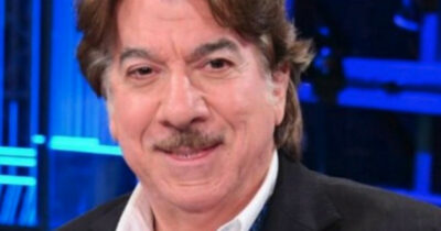 Copertina di “Silvio Berlusconi era gonfio, sempre a cena con gli sponsor. Io avevo perso 10 kg con brodo di frutta e verdura. Voleva farlo pure lui, andammo a fare la spesa assieme”: così Marco Columbro