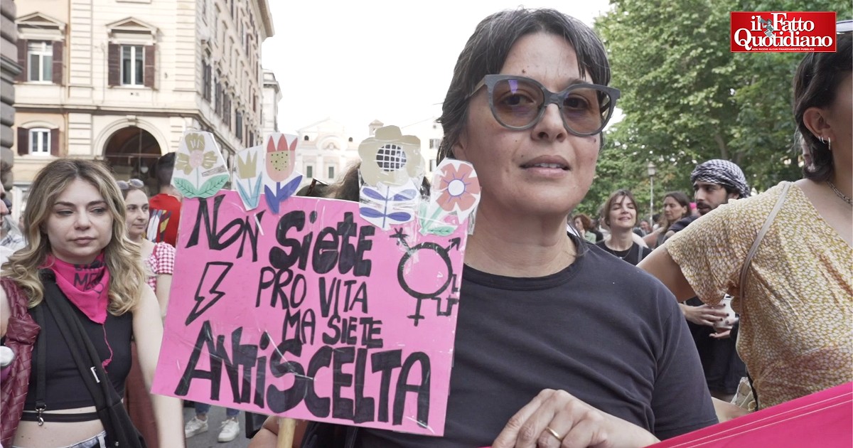 Aborto, Non Una di Meno di nuovo in piazza a Roma contro i pro life nei consultori: “A rischio l’accesso alle strutture e la libertà di scelta”