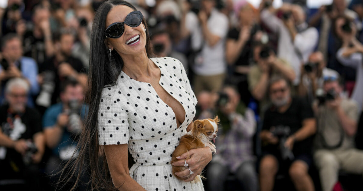 Demi Moore: “Mi sono spogliata a 61 anni per The Substance e mi sono sentita vulnerabile, ma la crudezza richiesta dal film era necessaria”