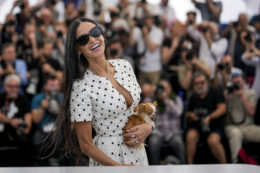 Copertina di Demi Moore: “Mi sono spogliata a 61 anni per The Substance e mi sono sentita vulnerabile, ma la crudezza richiesta dal film era necessaria”