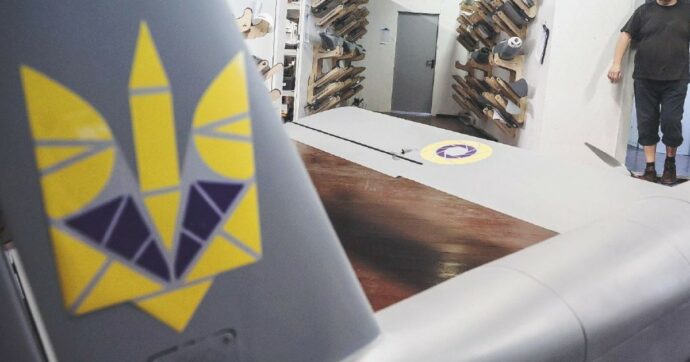 Attacco dell’Ucraina con i droni in Russia: colpite Livny e una stazione radar a Orsk