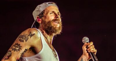 Copertina di Jovanotti cambia idea e posticipa la data romana del 26 aprile come segno di rispetto per i funerali di Papa Francesco