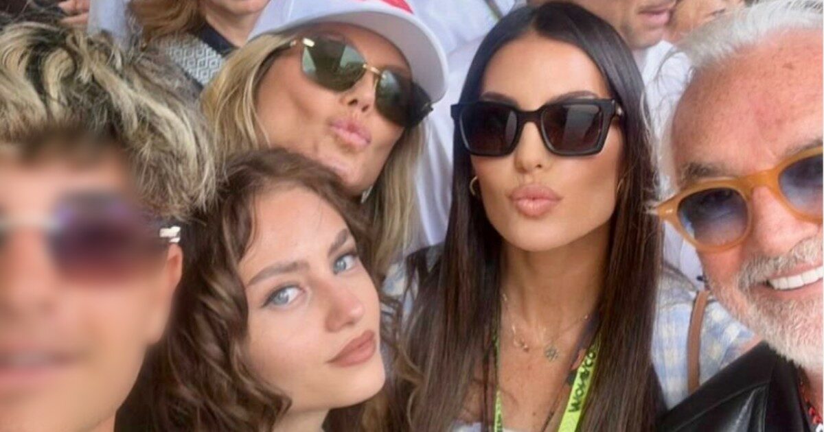 Flavio Briatore ama la famiglia allargata: riunisce tutte le ex con i figli e posta su Instagram un “Family Selfie”