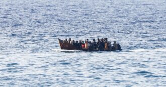Copertina di A Lampedusa riprendono gli sbarchi: morta una bimba di 5 mesi che viaggiava con la mamma e il fratellino
