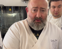 Copertina di “Masterchef è finito, ormai fanno strafalcioni. E se paghiamo una carbonara così tanto è solo per un motivo”: lo chef Mori attacca il piatto di Max Mariola da 28 euro