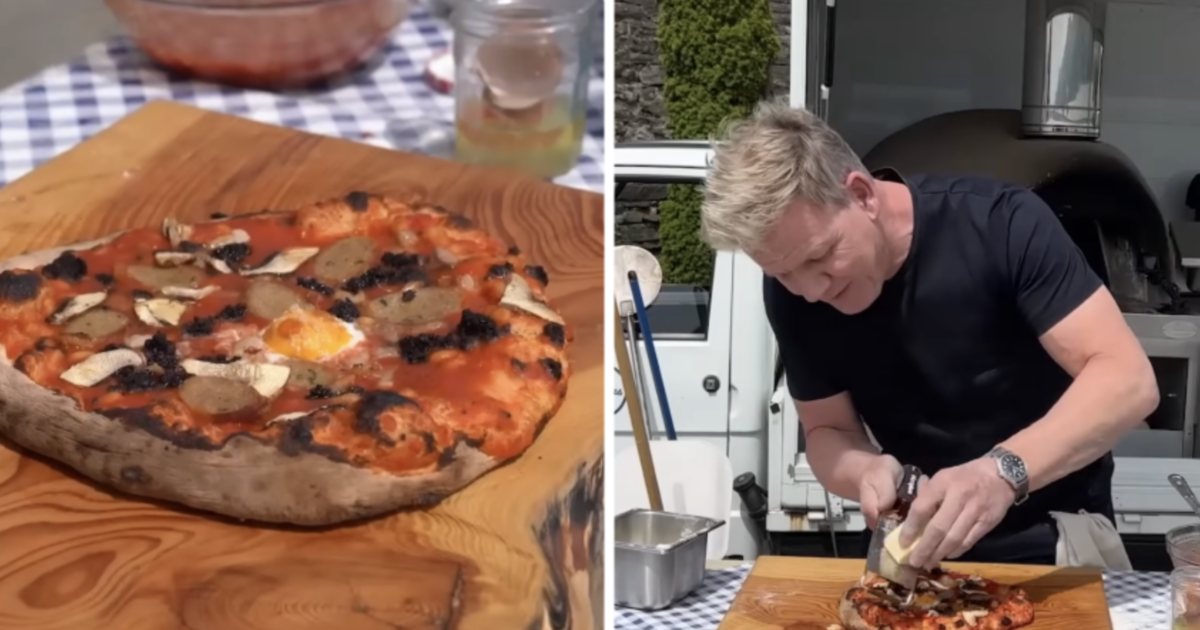 Il famoso chef Gordon Ramsay fa una pizza al Bloody Mary con fagioli in scatola, i commentatori s’infuriano: “Vuole fare incazz*** gli italiani?”, “Da inglese mi vergogno” – Video