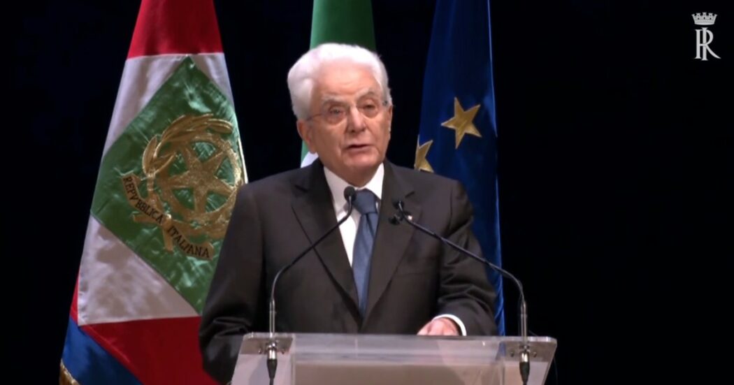 Piazza della Loggia, Mattarella: “Gli ideatori della strage rivolevano il fascismo, l’intento era colpire la democrazia” – Video