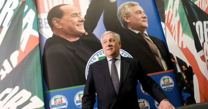 Copertina di Il costituzionalista Pallante: “‘Vota Berlusconi’? Il culto del morto prende in giro gli elettori”