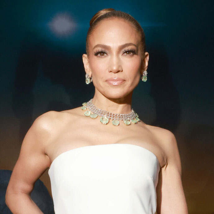 Jennifer Lopez sbotta: “Riempiono il mio viso di rughe con l’intelligenza artificiale per promuovere creme”