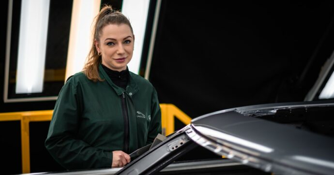 Jaguar Land Rover, abbigliamento dedicato e benessere a ritmo di musica a Solihull