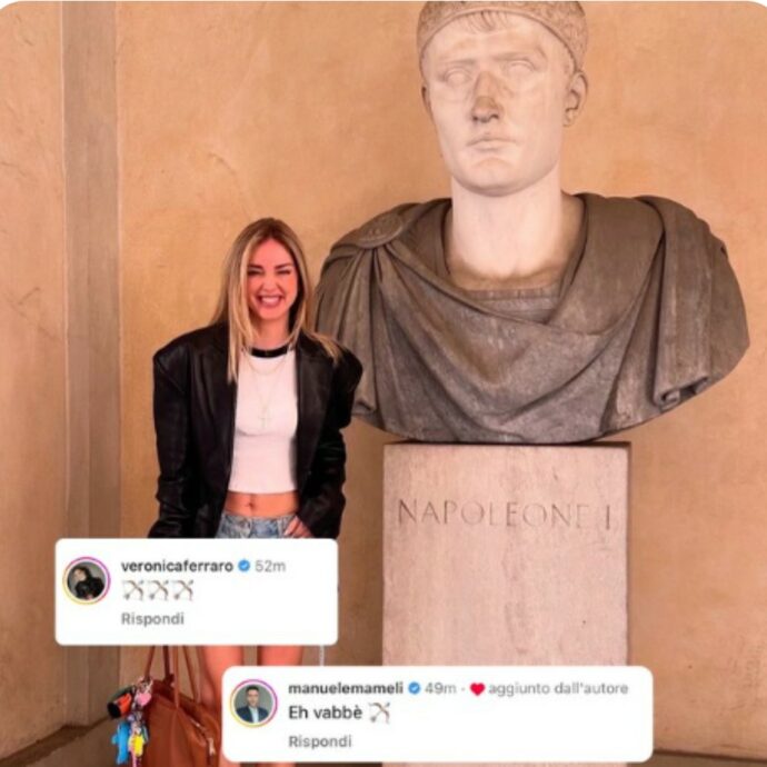 Fedez “nano con la sindrome di Napoleone”: Chiara Ferragni posa accanto al busto dell’Imperatore francese e il pensiero va alle parole di Marracash