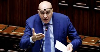 Copertina di Crosetto: “Potrei togliere il segreto sugli invii a Kiev”