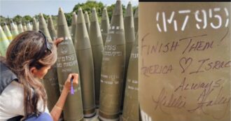 Copertina di “Finiteli”: Nikki Haley va in Israele e lascia la sua ‘dedica’ su una bomba che inneggia ai raid su Gaza