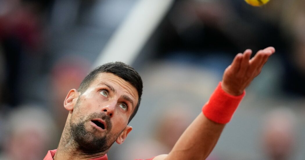 Novak Djokovic “tradito” dalle emozioni. Un membro dello staff spiega: “Per questo a volte è del tutto assente dal campo”