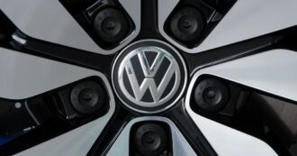 Copertina di Auto elettriche, Gruppo Volkswagen: “Nel 2027 proporremo un modello a 20 mila euro”