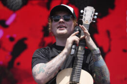 Copertina di Lucca Summer Festival, la musica internazionale protagonista con Ed Sheeran, Eric Clapton e Lenny Kravitz. Il maestro Muti omaggerà Puccini