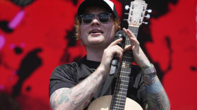 Copertina di Ed Sheeran dopo la “censura Pro Pal” ha perso 200mila follower in un giorno. Una radio irlandese cancella le sue canzoni “per le proteste degli ascoltatori”