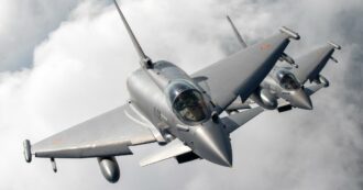 Copertina di Ucraina, il Financial Times lancia l’allarme: “La Nato ha solo il 5% della potenza aerea necessaria a difendere il fianco est dell’Ue”