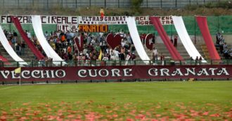 Copertina di Ti ricordi… L’avventura romantica dell’Acireale in Serie B, tra gol al sette di un terzino e bandierine scomparse