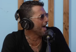 Copertina di Fabrizio Corona al figlio Carlos Maria: “Vuoi più bene a me o alla mamma Nina Moric?”. La risposta del 21enne lo spiazza