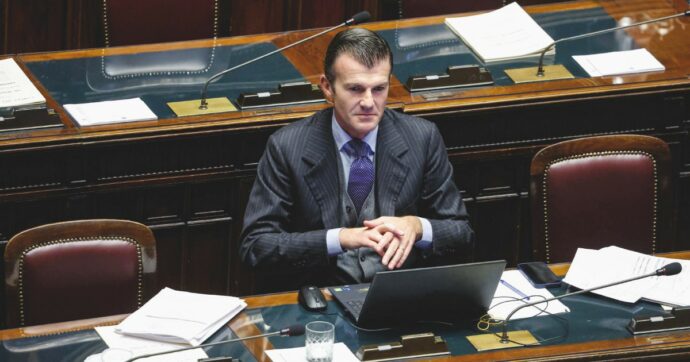 “Non ti trasferiscono: parla all’Arma il sottosegretario”