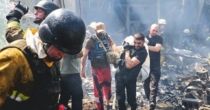 Ucraina, il reportage – “La città di Vovchansk è in fiamme: adesso è impossibile andarci”