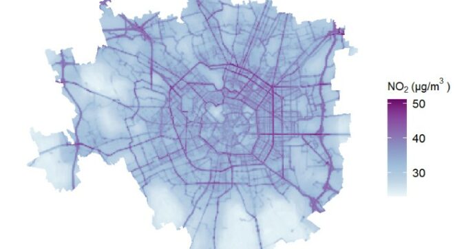 “A Milano oltre 100mila studenti respirano aria con quantità di smog fuorilegge”: la mappatura di Cittadini per l’aria