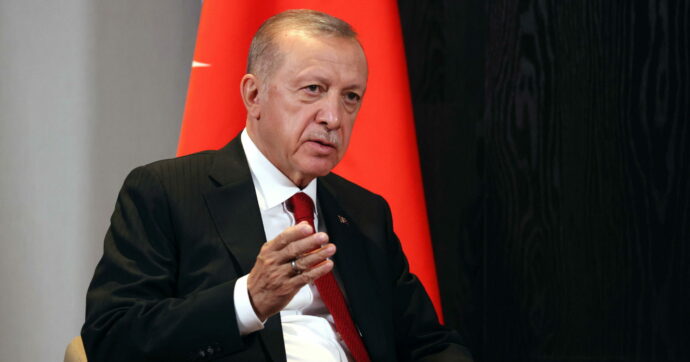 Turchia, Erdogan mostra i muscoli: esercitazione militare con 9mila soldati