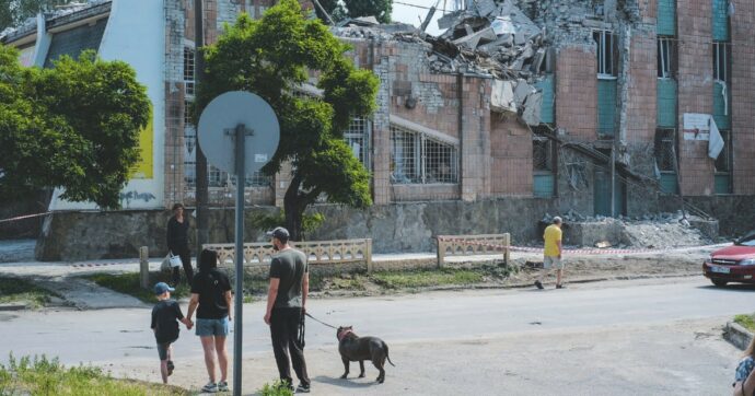 Kharkiv tra i fantasmi che aspettano la fine sotto piogge di razzi