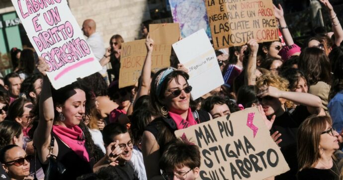 Copertina di L’assessore FdI inaugura con gli antiabortisti la stanza “pro-vita” nell’ospedale Sant’Anna