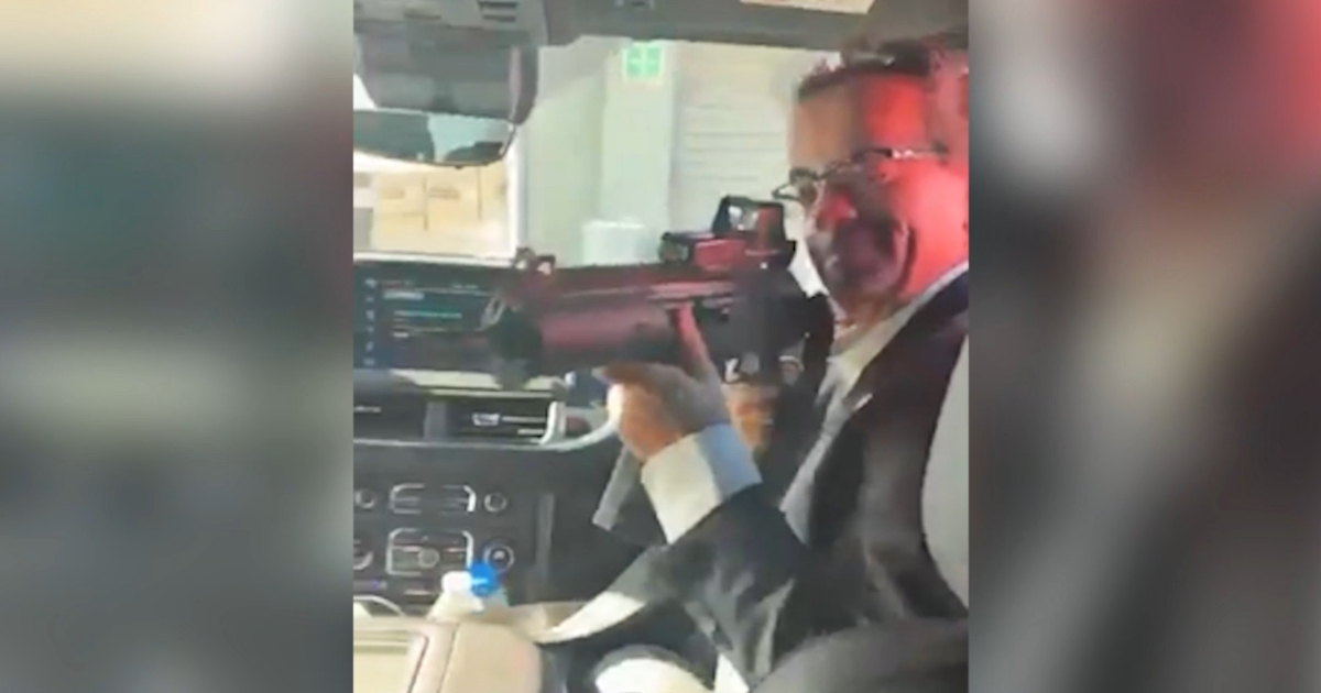 British ambassador factors assault rifle at member of his escort: London removes him from workplace – Video