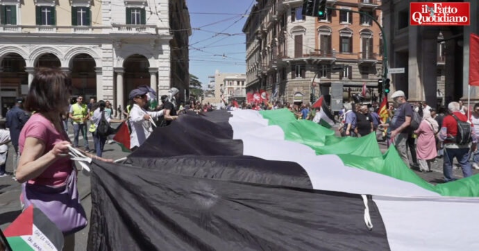 Copertina di Roma, 10mila persone in corteo contro Meloni: gli studenti guidano l’anti-comizio. Le voci: “Preoccupati per l’escalation militare” – Video
