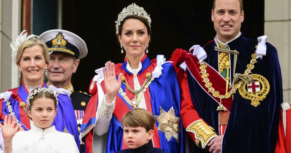 “Kate Middleton potrebbe affacciarsi dal balcone di Buckingham Palace durante i festeggiamenti per il compleanno di Re Carlo”