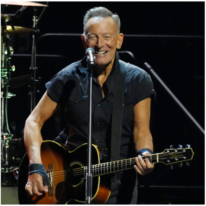 Bruce Springsteen salta San Siro per problemi di salute? I fan italiani lo omaggiano in pieno centro a Milano