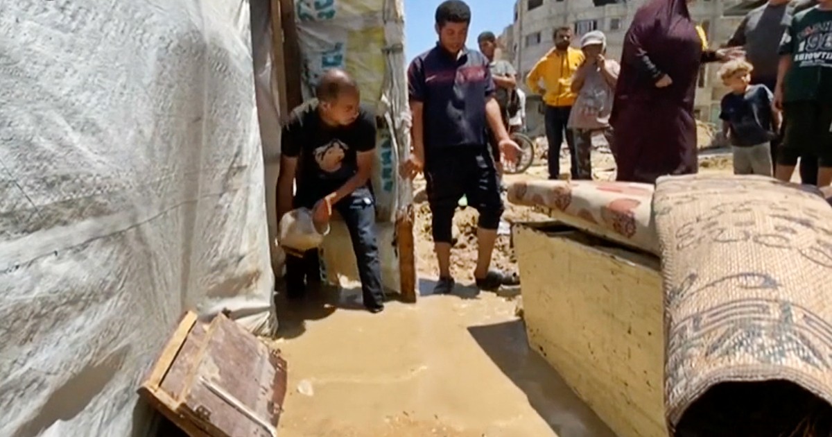 Gaza, Khan Younis lowered to rubble: the sewers flood the tents of the displaced