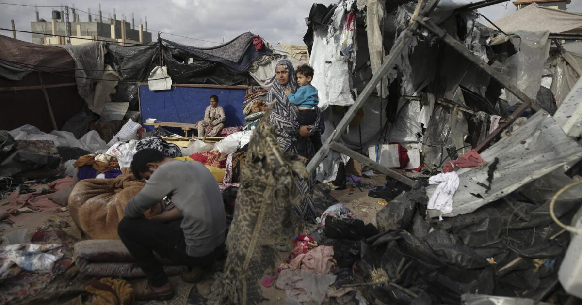Egyptian minister: “Hamas is optimistic concerning the ceasefire proposal.”  More Israeli deaths in refugee camps