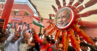 Copertina di Elezioni in India, Narendra Modi perde seggi ma va verso una nuova vittoria. Exploit delle opposizioni
