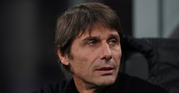 Il Napoli riparte da Antonio Conte, è ufficiale: l’allenatore torna in Italia dopo tre anni