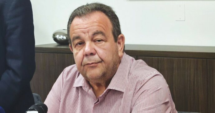 Sassari: il cronista fa domande, il candidato va via