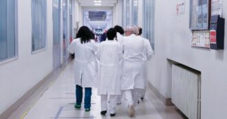 Copertina di Via libera del Senato all’abolizione dei test di Medicina. Opposizioni: “Non cancella il numero chiuso”