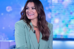 Copertina di Alena Seredova si sfoga: “Mi hanno detto che sono un barile, vecchia e grassa. Non posso vivere in palestra per essere soddisfatta a 46 anni”