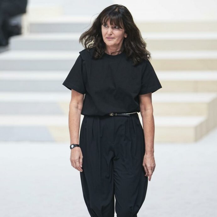 Virginie Viard fuori da Chanel: la stilista lascia la direzione creativa, è la fine di un’era. Chi prenderà il suo posto?