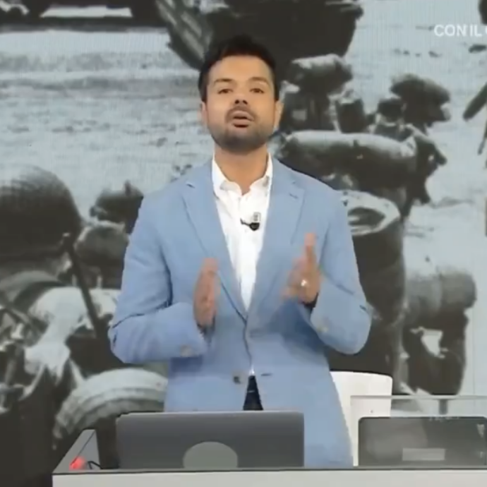 “Oggi è una giornata storica, 80 anni fa lo sbarco in Lombardia”: la gaffe dell’inviato Domenico Marocchi e il commento di Alessandro Greco