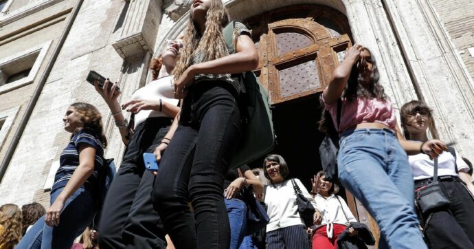 Lista ragazze trofeo, 6 in condotta a studenti