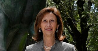 Copertina di Social solo dopo i 16 anni, la Garante per l’Infanzia: “Il web è un diritto, ma per entrare è necessario essere accompagnati”