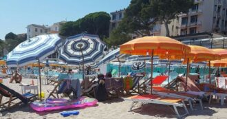 Copertina di Quanto costa un ombrellone con due lettini in spiaggia? La classifica di Altroconsumo: Senigallia la località più conveniente